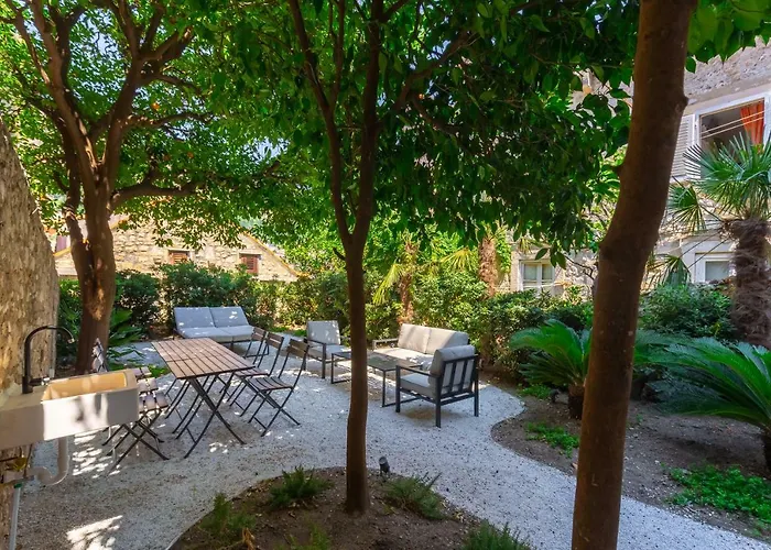 Old Town House With Floor Heating & Lush Private Garden